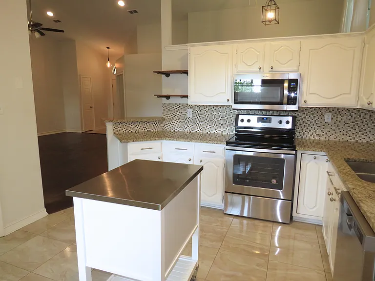 2308 Crestmeadow St — Photo 10