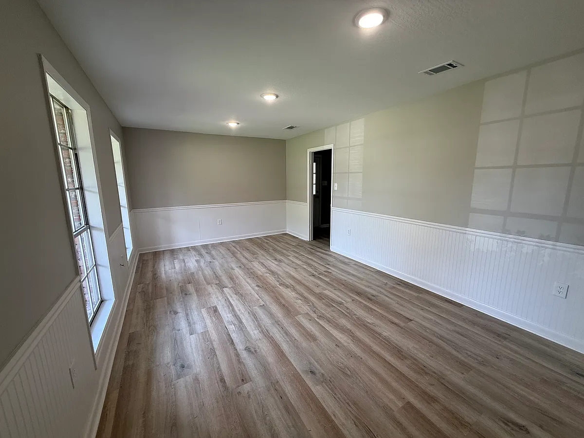 Building Photo - 306 W Ray Dr