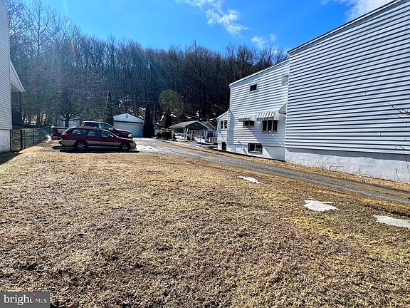 5th image of 433 W Main St