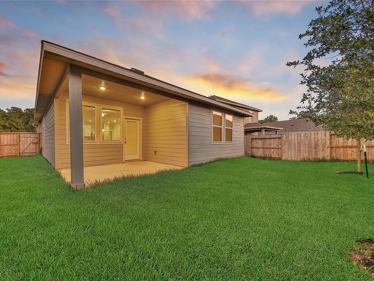 3 bed, 2.0 bath, 1414 sqft, $1,950 — Photo 2