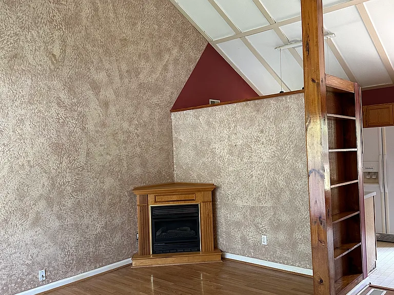 632 W Madison St — Photo 3