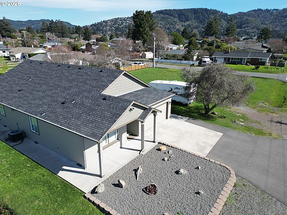 2nd image of 418 Memory Ln