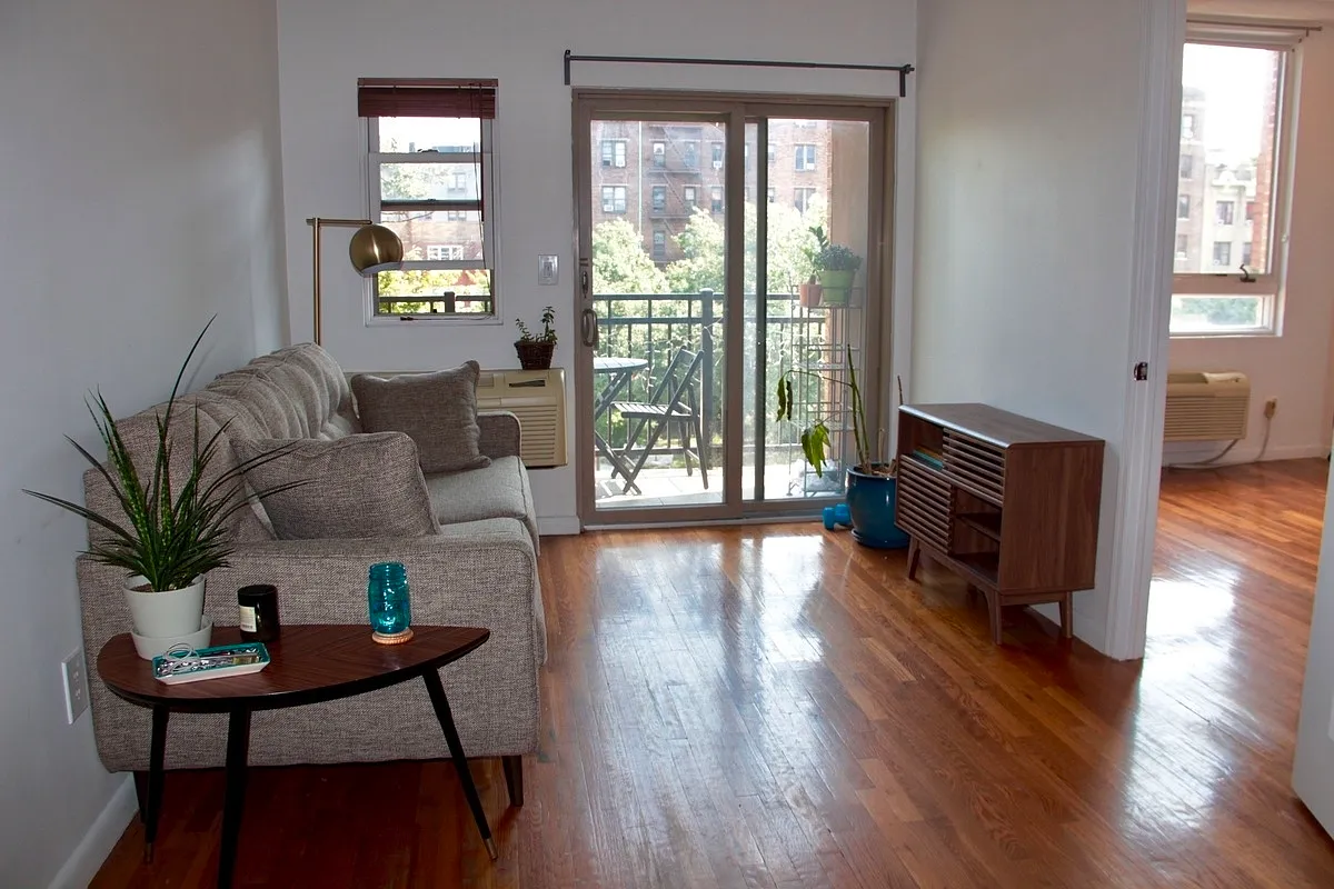 2233 Caton Ave APT 3B photo 1