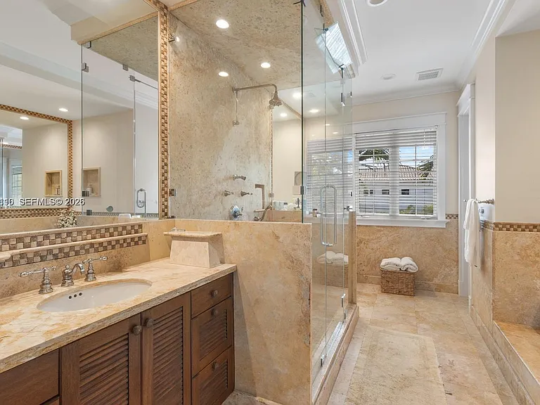 685 Harbor Ln — Photo 27