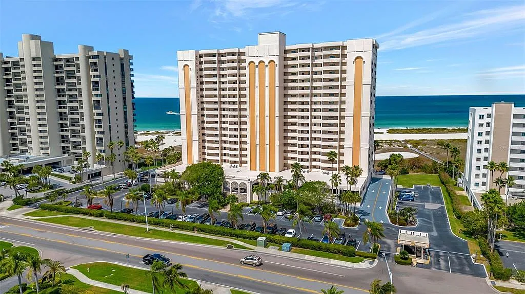 2 bed, 2.0 bath, 1094 sqft, $4,500 — Photo 2