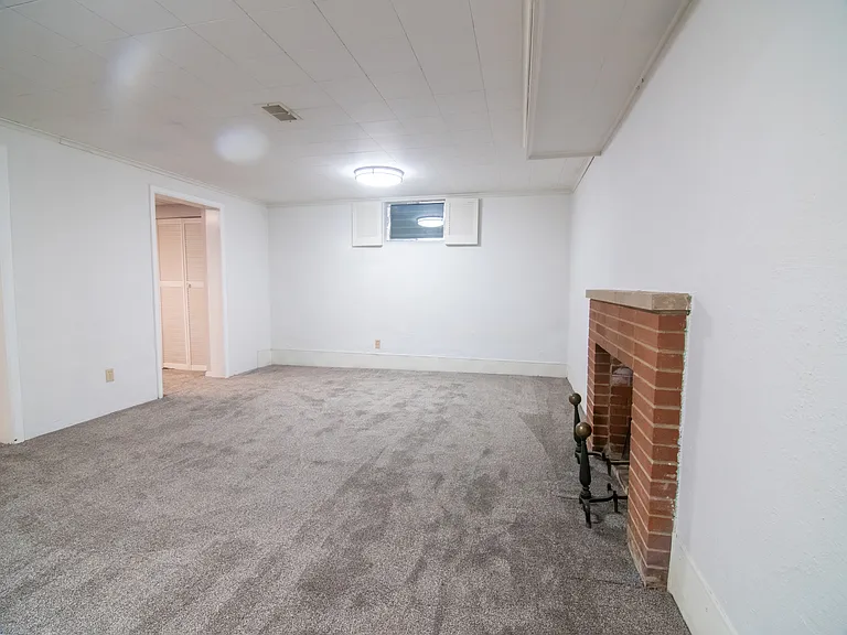 2861 Wellesley Dr — Photo 23