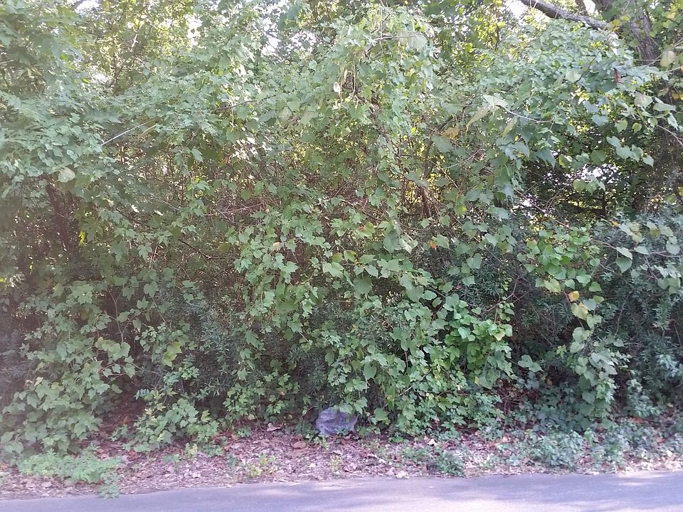 1st image of 425 Coxe Ave.