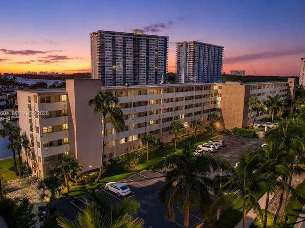 220 Kings Point Dr, Sunny Isles Beach, FL