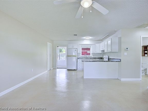 5th image of 147 Johnson Ave