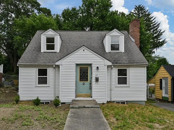 29 Magee St, Hyde Park, MA 02136