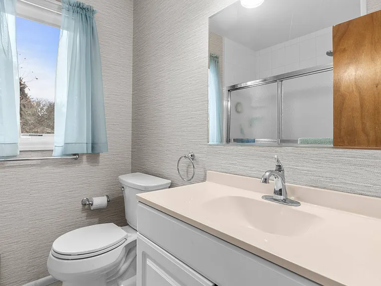 12 Sanger Pl — Photo 6