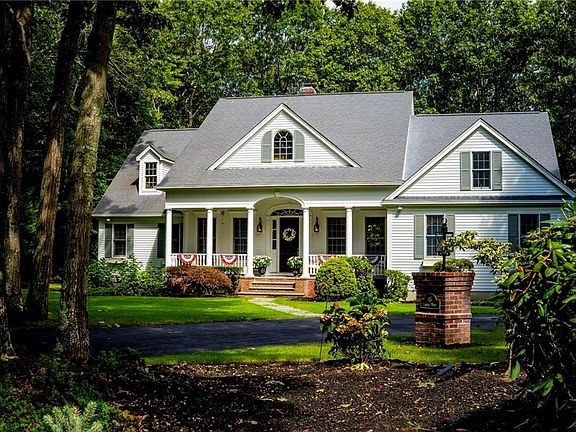 2nd image of 45 Laurel Wood