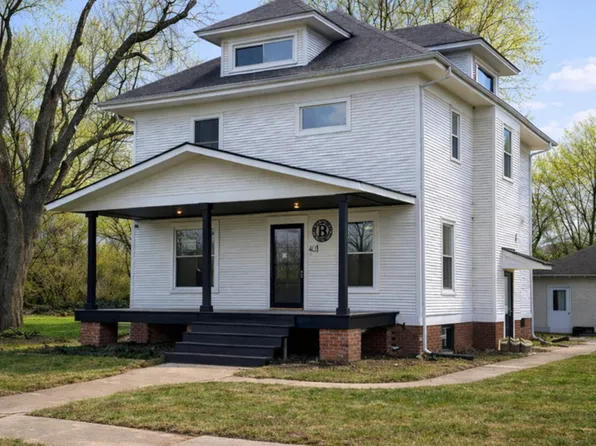 401 S Locust St, Wapella, IL 61777