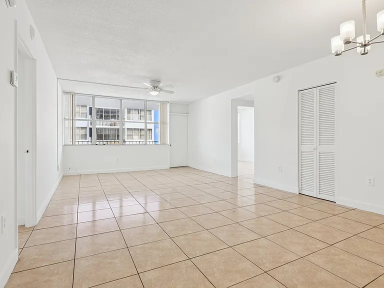 2 Bed 2 Bath Unit