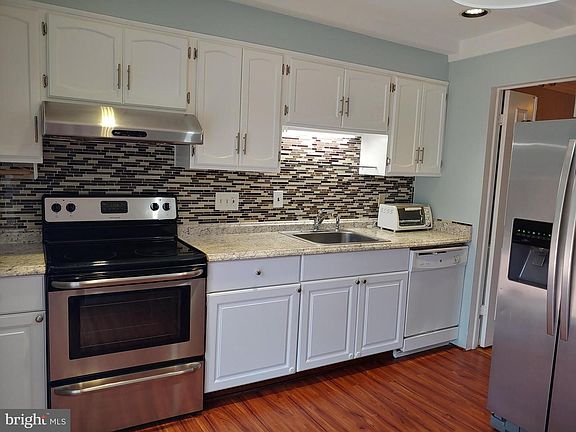 5th image of 156 Gold Kettle Dr