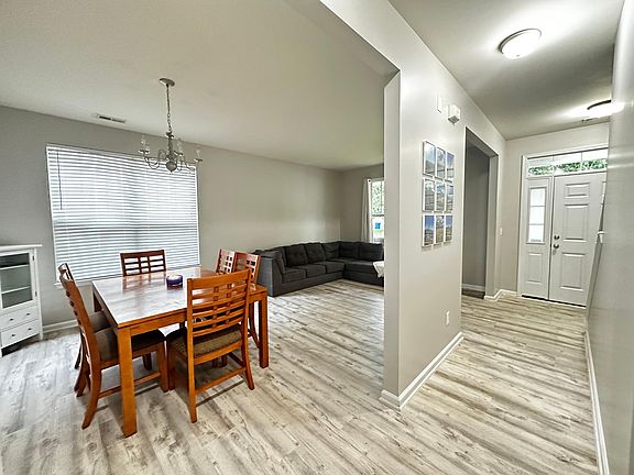 4th image of 231 Stobhill Ln