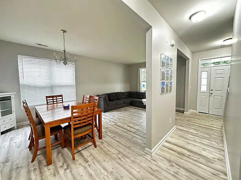 231 Stobhill Ln — Photo 4