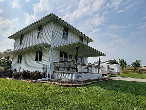 3rd image of 707 N Hilltop Ave