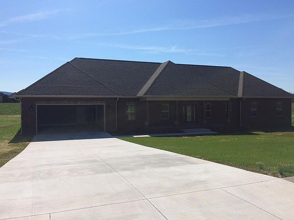 750+sf Garage w/ Oversize Dr