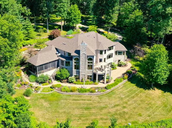 14220 Peninsula Dr, Galesburg, MI 49053