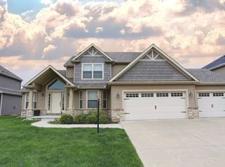2011 Savanna Dr, Champaign, IL