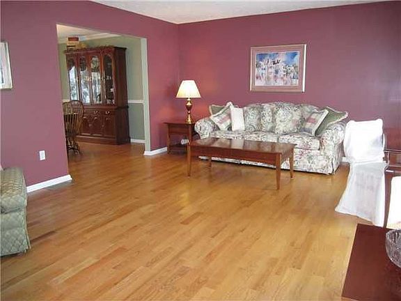 5th image of 23 Saint Andrews Blvd