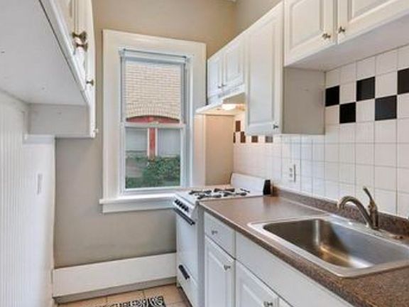 5th image of 1821 1st Ave S Unit 1