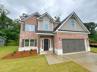 247 Meadowlark Dr, Smiths Station, AL 36877