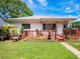 1517 Hamilton St, Pekin, IL 61554