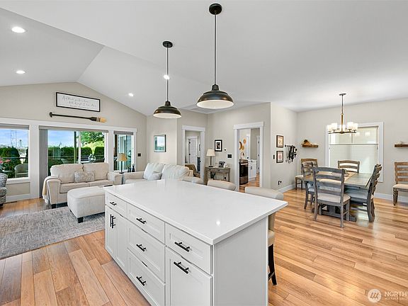3rd image of 6846 Holeman Avenue