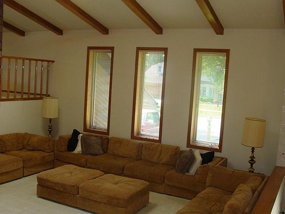 3rd image of 278 Circle Hills Dr