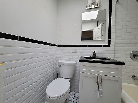 4th image of 128 E 91st St APT 3B
