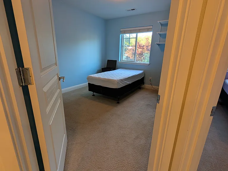 704 SE 56th Ave — Photo 8