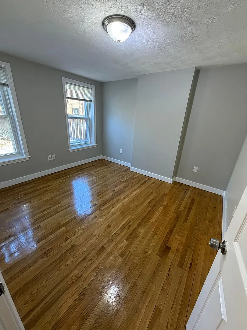 Newly updated 2bed in Chelsea is now available — Photo 2