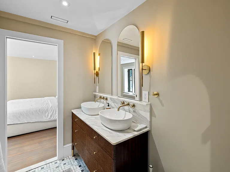 2329 Porter St NW — Photo 31