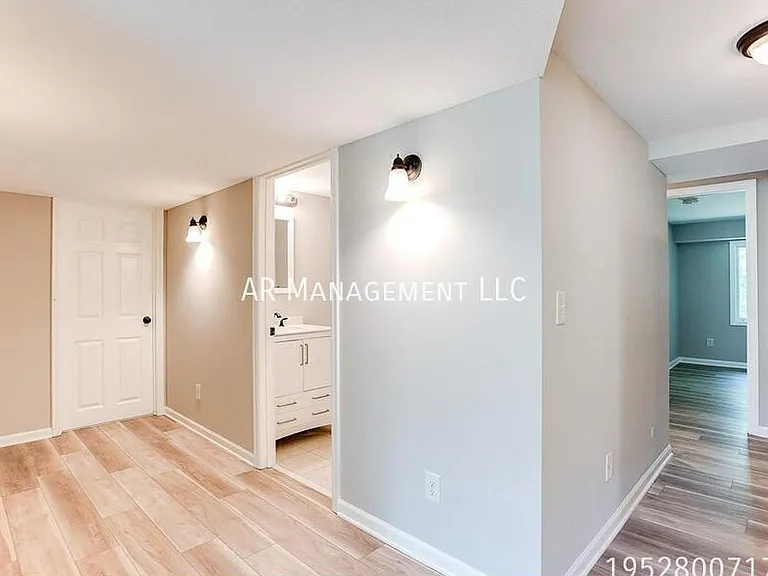 6416 Sherwood Ave — Photo 9