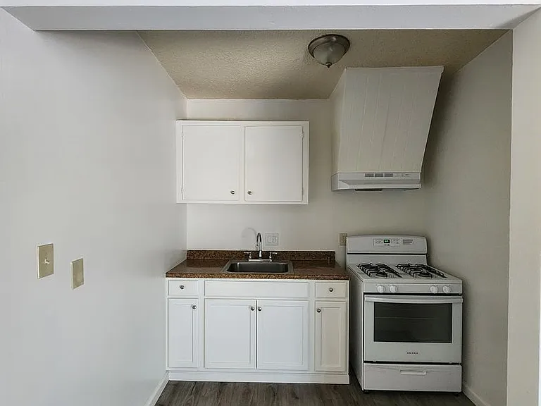 417 N Bush St — Photo 10