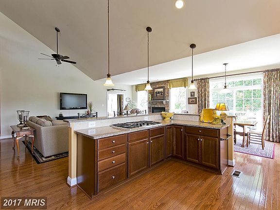 5th image of 104 Bunting Ct