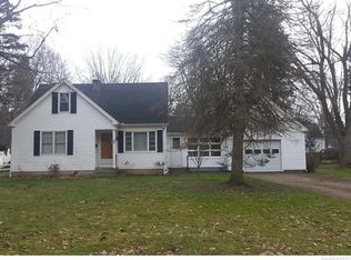 45 Hillside Dr, Orchard Park, NY 14127