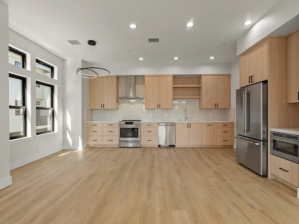 1041 Tartan Ln
