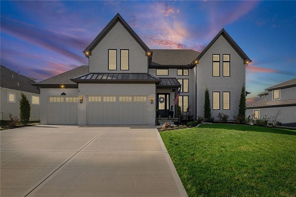 10126 N Kansas Ct