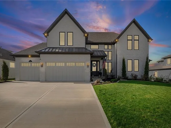 10126 N Kansas Ct, Kansas City, MO 64155