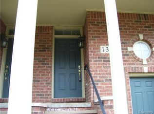 137 E Bay Dr #1, Walled Lake, MI 48390
