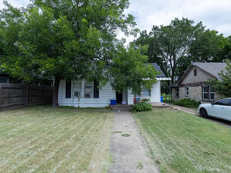 2913 Homan Ave — Photo 1