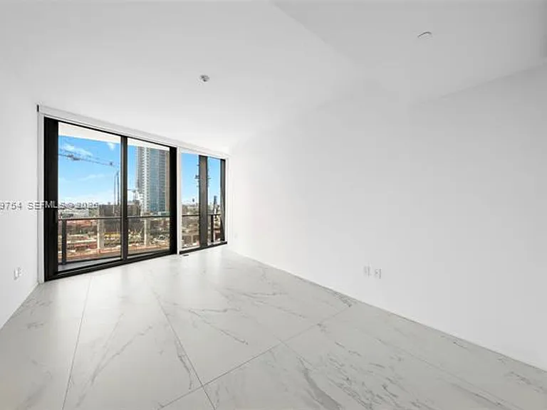 1000 Biscayne Blvd #Penthouse 1201 — Photo 23