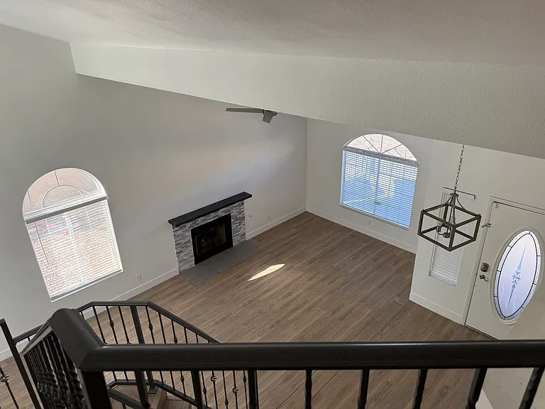 909 Sparrow Ct — Photo 13