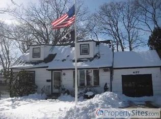637 N Erie Ave, Lindenhurst, NY 11757