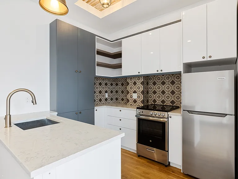 23 Menahan St #3E — Photo 1