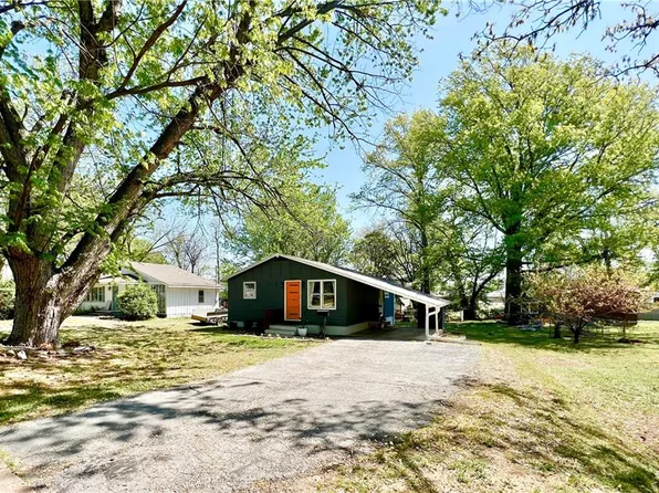 408 N Olive St, Nevada, MO 64772