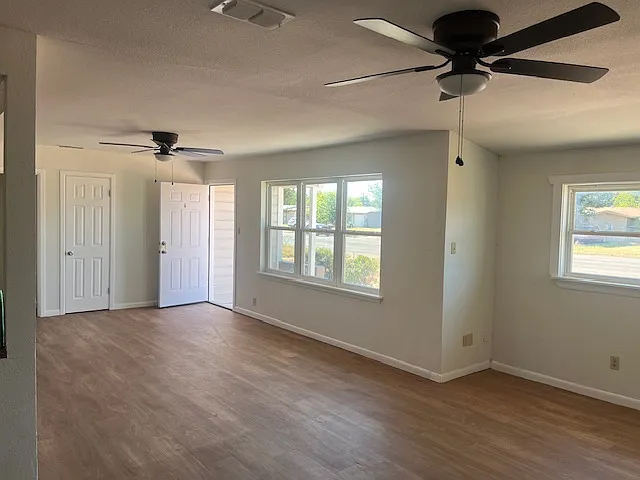 2325 N Mockingbird Ln — Photo 7